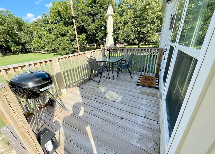 Pet Friendly Tiny House Rental With New Access To Guadalupe River Nbtx