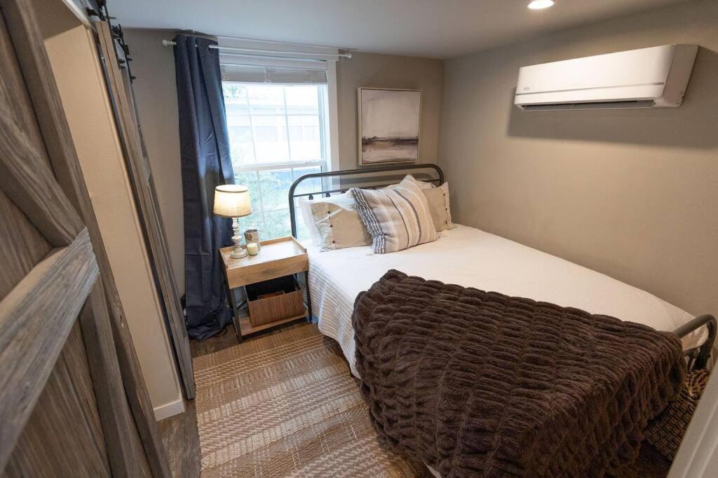 Pet Friendly Tiny House With New Access To Guadalupe River Nbtx *