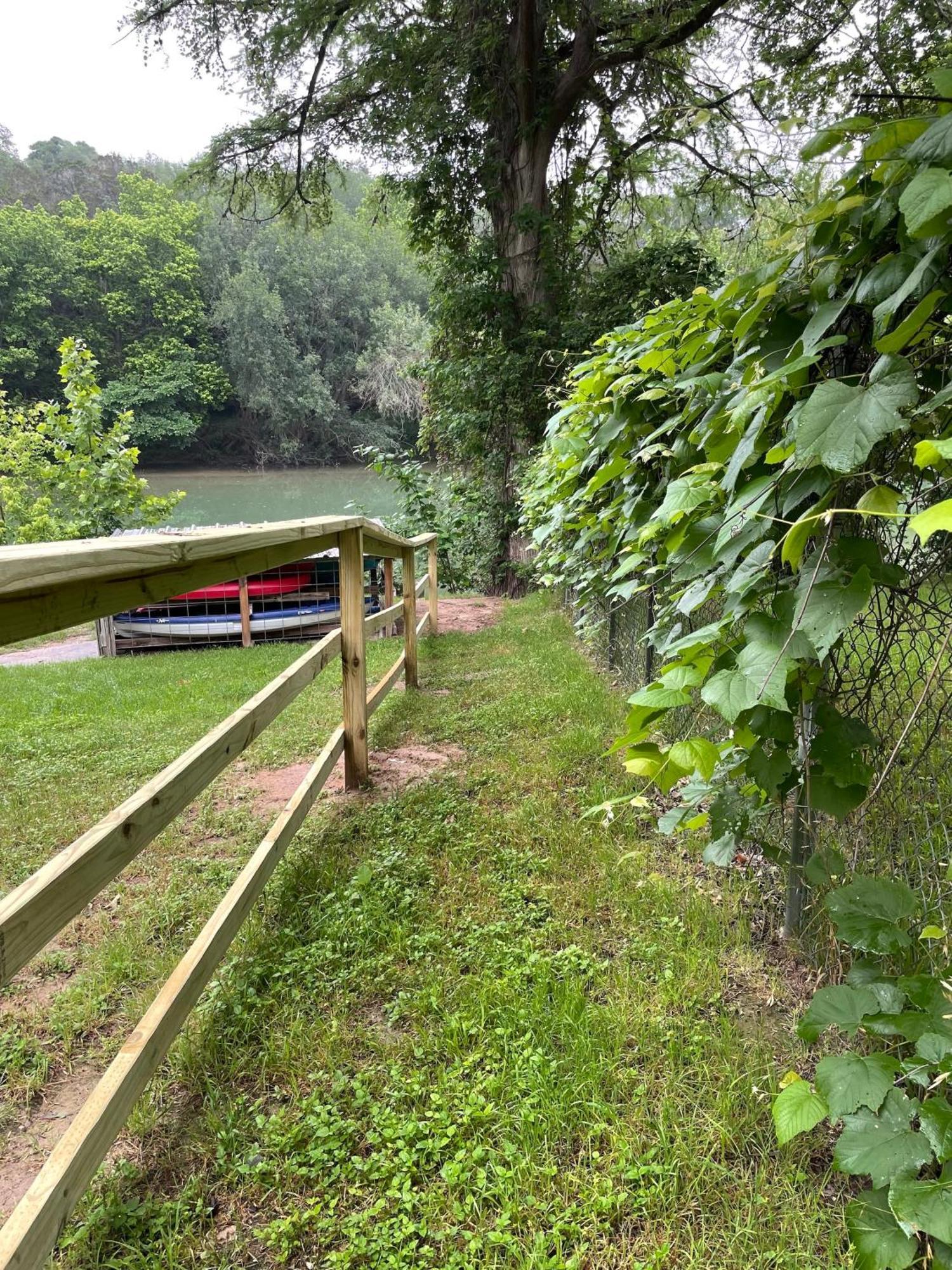 Pet Friendly Tiny House With New Access To Guadalupe River Nbtx *